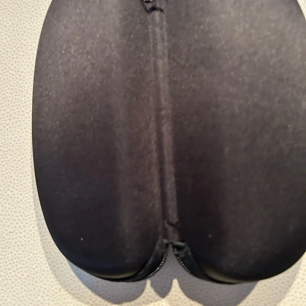 N/A black zippered
